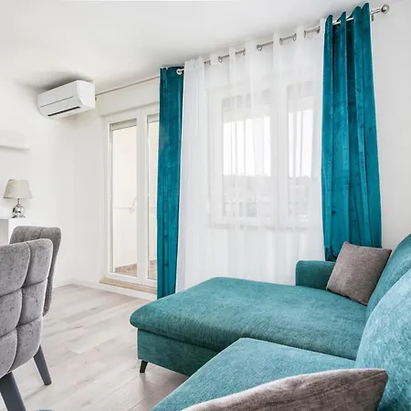 With Parking Space - 22452 Apartman
