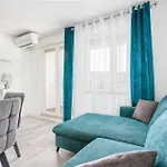 With Parking Space - 22452 Apartment