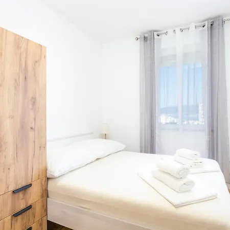 With Parking Space - 22452 * Σπλιτ