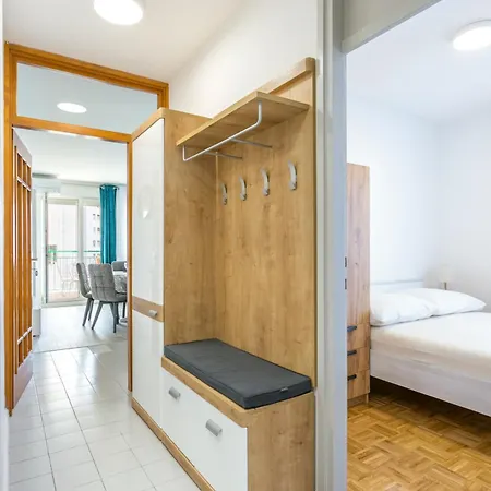 With Parking Space - 22452 Σπλιτ